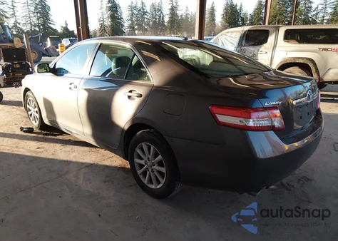 2010 Toyota Camry Xle V6 z USA, uszkodzony, nr VIN 4T1BK3EK1AU108258